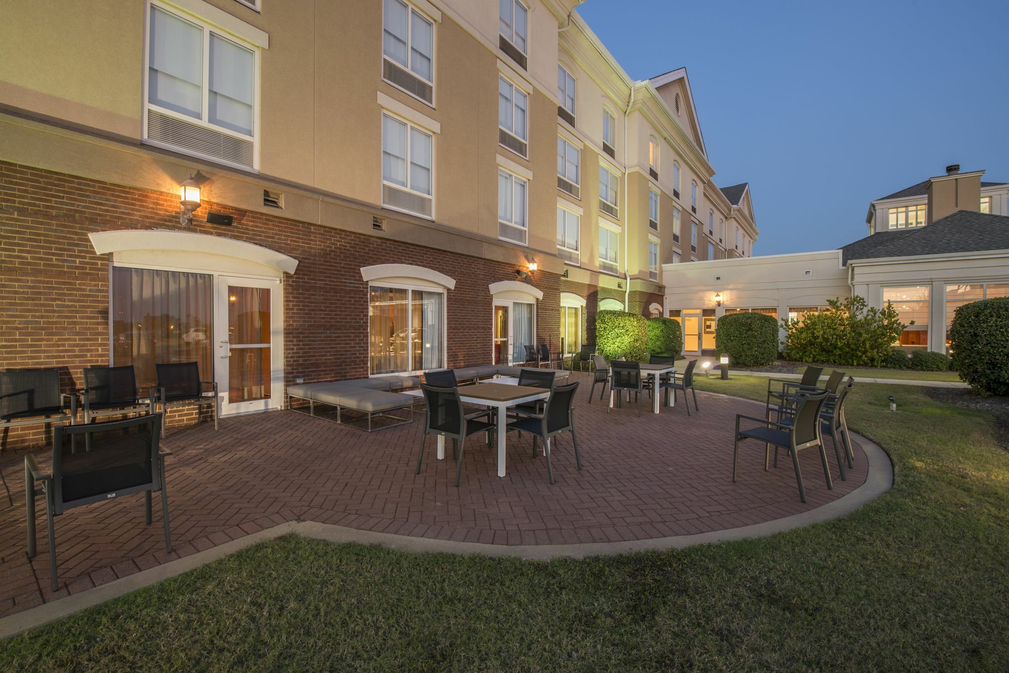 Hilton Garden Hotel 3*